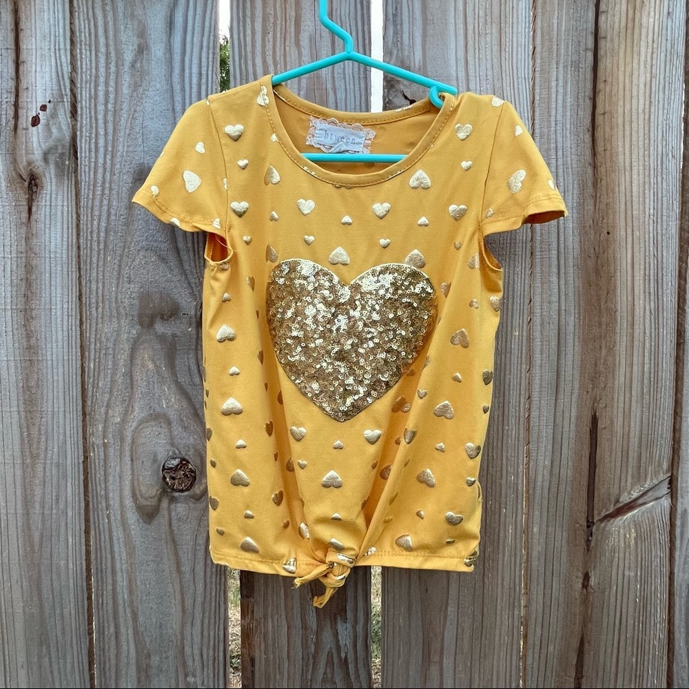 btween Kids Size 6 Yellow Flutter sleeve With Gold Heart Pattern and Front Tie